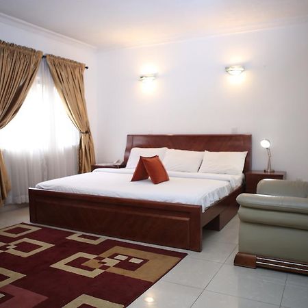 The Habitat Suites International Лагос Номер фото