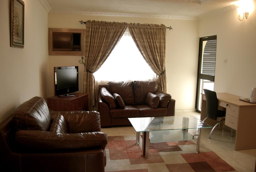The Habitat Suites International Лагос Номер фото