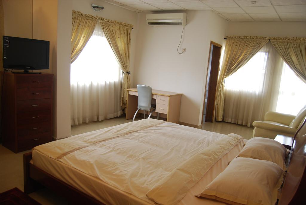 The Habitat Suites International Лагос Экстерьер фото