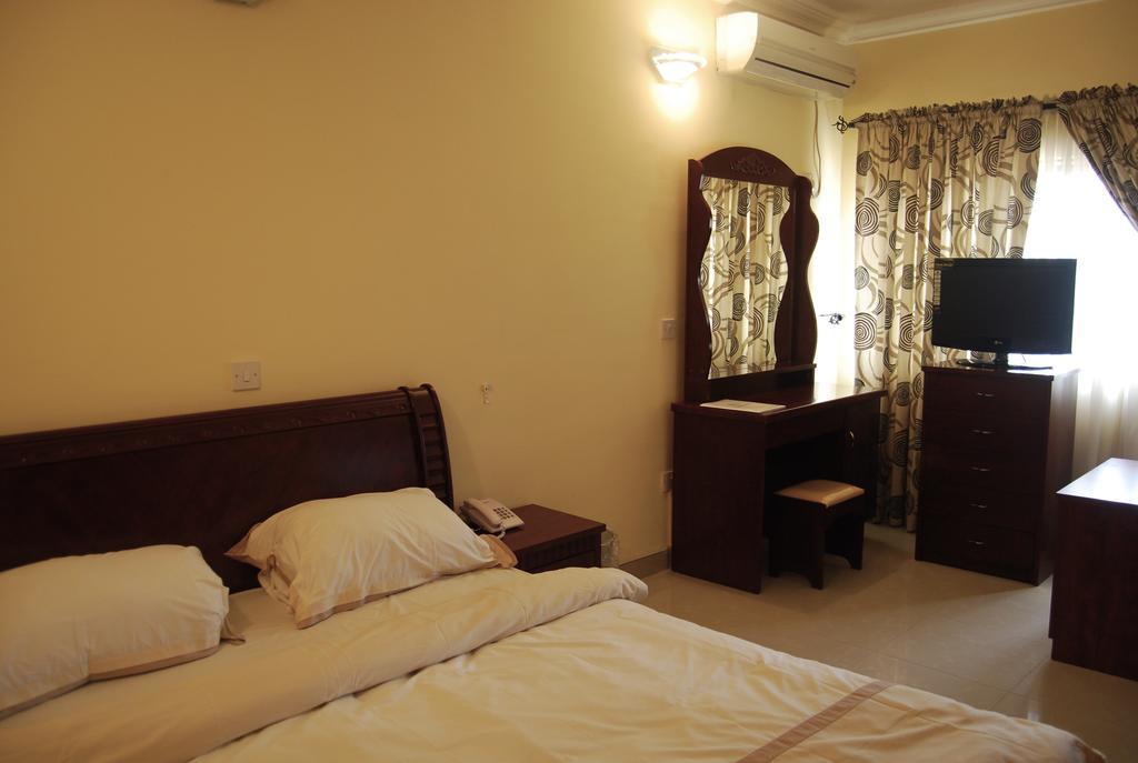 The Habitat Suites International Лагос Экстерьер фото