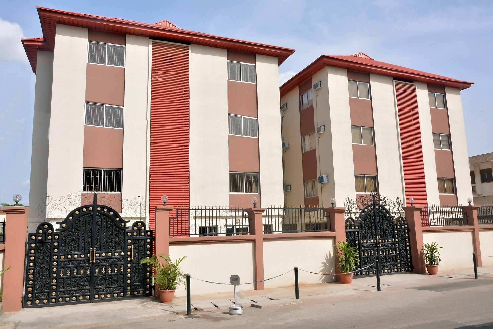 The Habitat Suites International Лагос Экстерьер фото